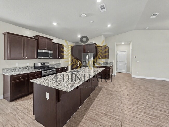 Building Photo - 1132 S Simon St