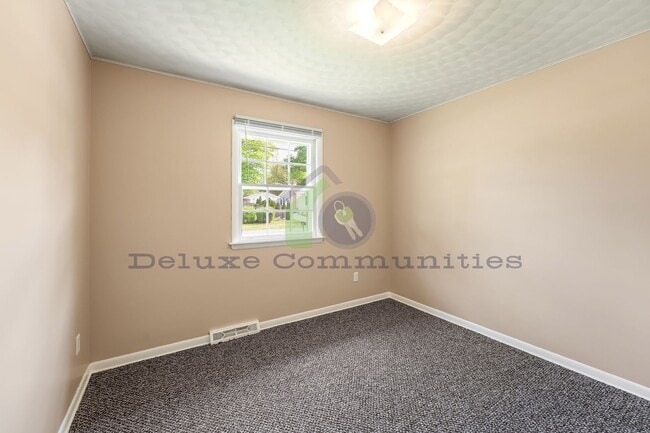 Building Photo - 1244 Katrina Dr SE