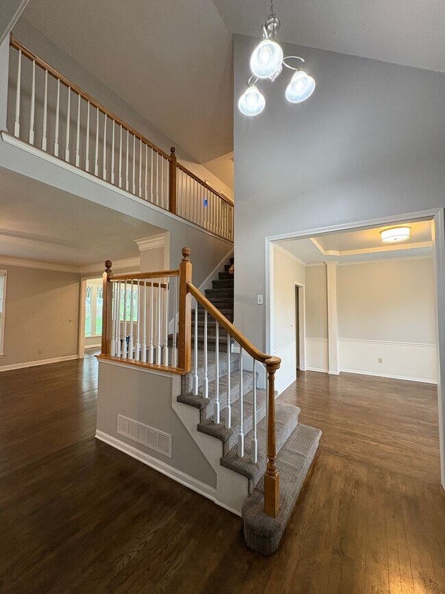 Building Photo - 4 bed/4.5 bath Overland Park Home w/seasonal Pool/Park/Trail in Blue Valley!!