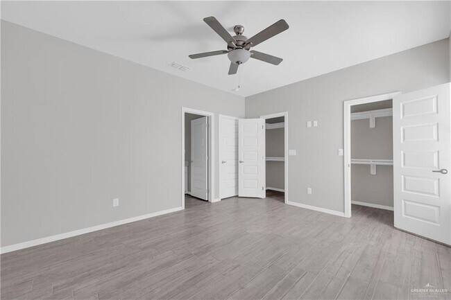 Building Photo - 14 S Dahlia St