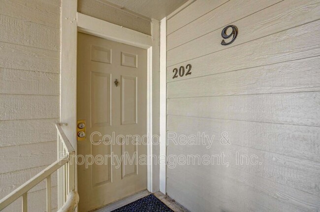 Building Photo - 8225 Fairmount Dr