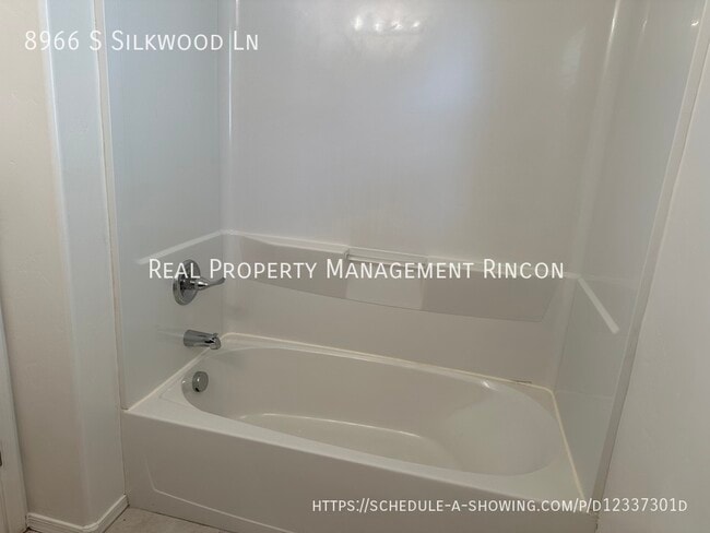 Building Photo - FRESH AND READY!! VAIL SCHOOLS TOO!!3 bed/...