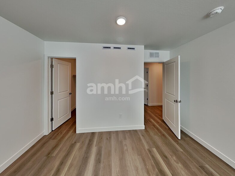 Building Photo - 12634 W Flynn Ln