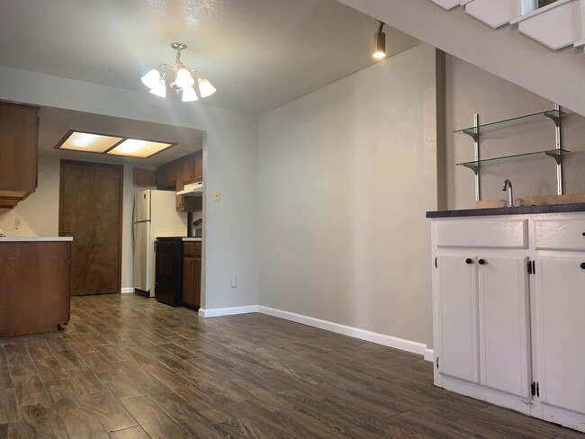 Building Photo - Westside Duplex for Lease near Sooner Mall!!!