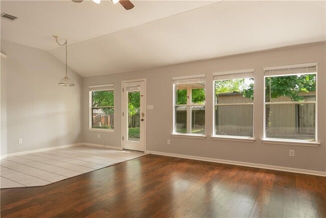Building Photo - 1517 Hollyhock Ct