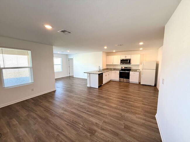 Building Photo - Modern 3BD/2BA Home Built in 2024 with Open Floor Plan, Granite Kitchen & 2-Car Garage in Twin Pa...