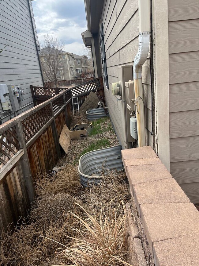 Building Photo - Amazing 3 Bed, 2 Bath, 3 Car Garage Home for Rent