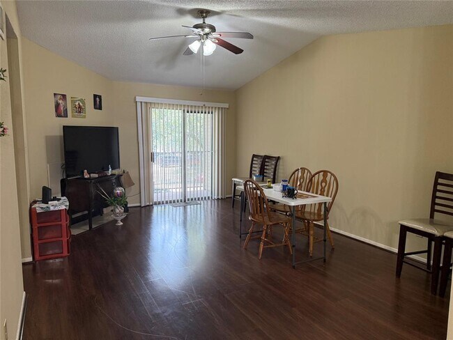 Primary Photo - 2121 Hepburn St
