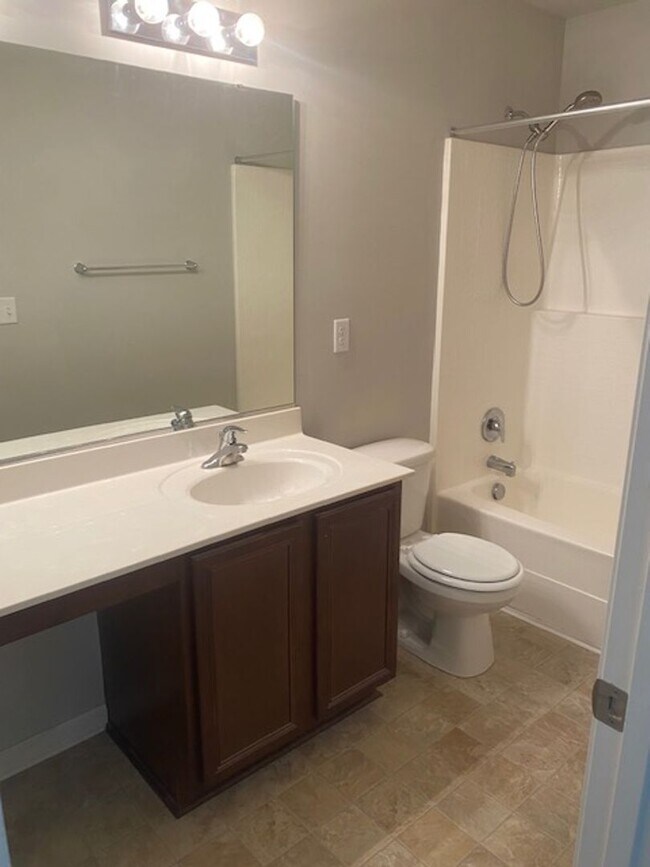 Building Photo - 203 Linfoot Ct