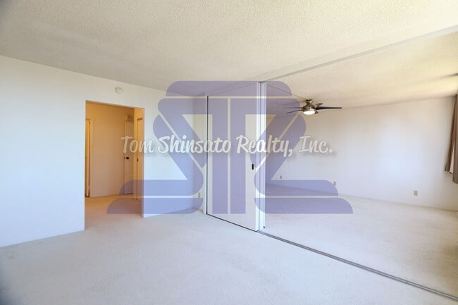 Building Photo - 1 Bedroom unit located in Kukui Plaza