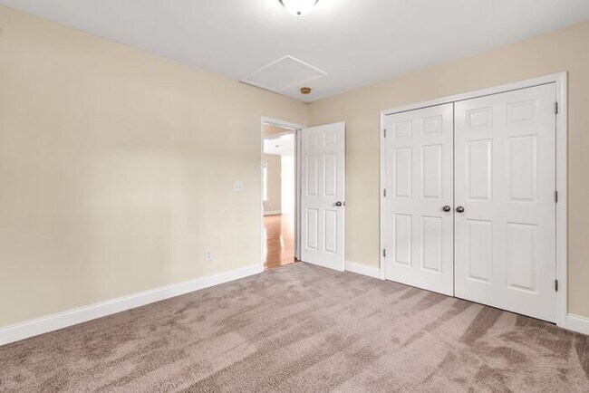 Building Photo - Leland Wedgewood at Lanvale community, Great open floor plan, on level, hardwoods, fire place, ma...