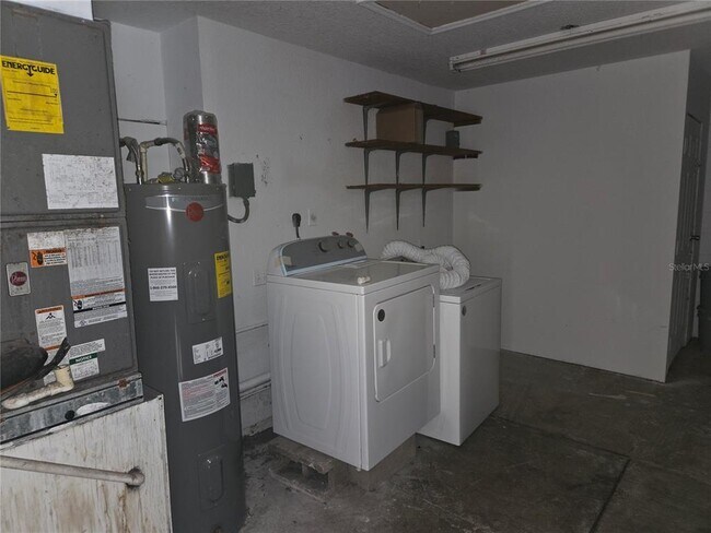 Building Photo - 8 Sawfish Ct