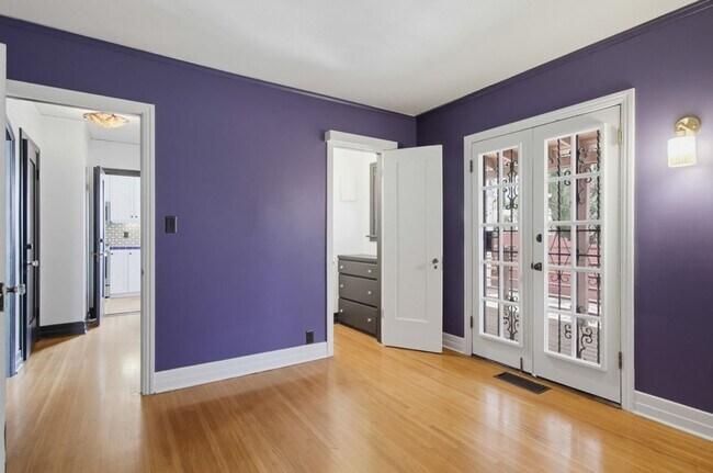 Building Photo - Historic Charm Meets Modern Living – Stunning 5 Bedroom Home on Iconic Myrtle Avenue