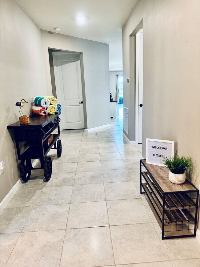 Building Photo - Fully Furnished Seasonal Rental Home & DOG FRIENDLY!