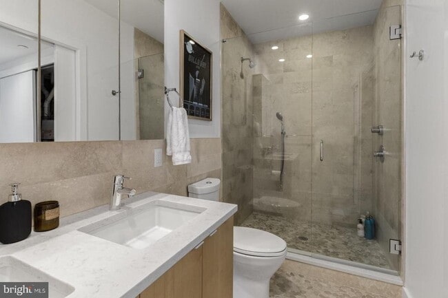 Building Photo - 1108 N Bodine St