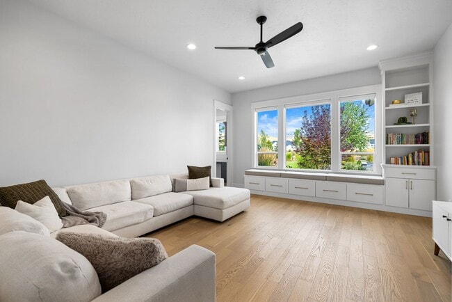 Building Photo - 7940 W Mirror Pond Dr