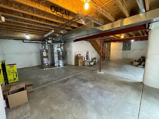 Building Photo - Beautiful two-story home located in Erie!