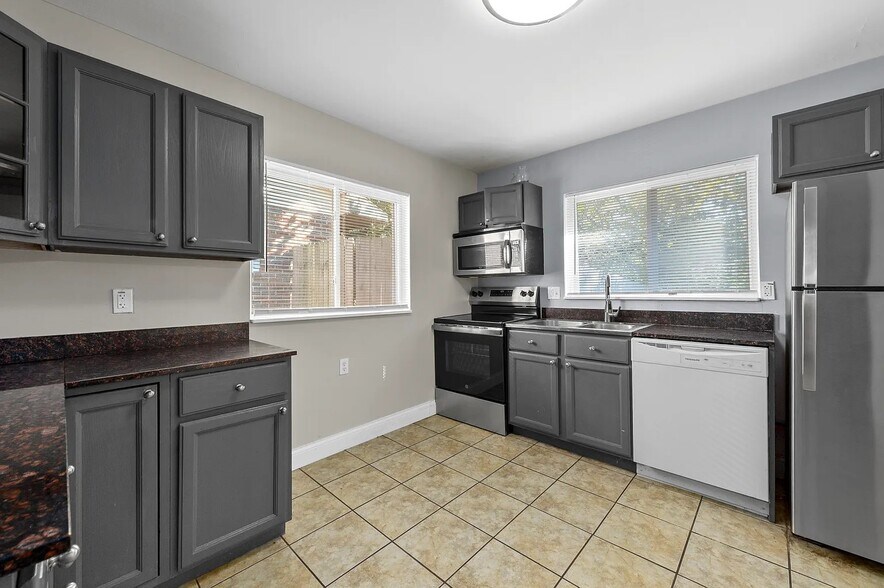 Building Photo - 7346 Canton Ave