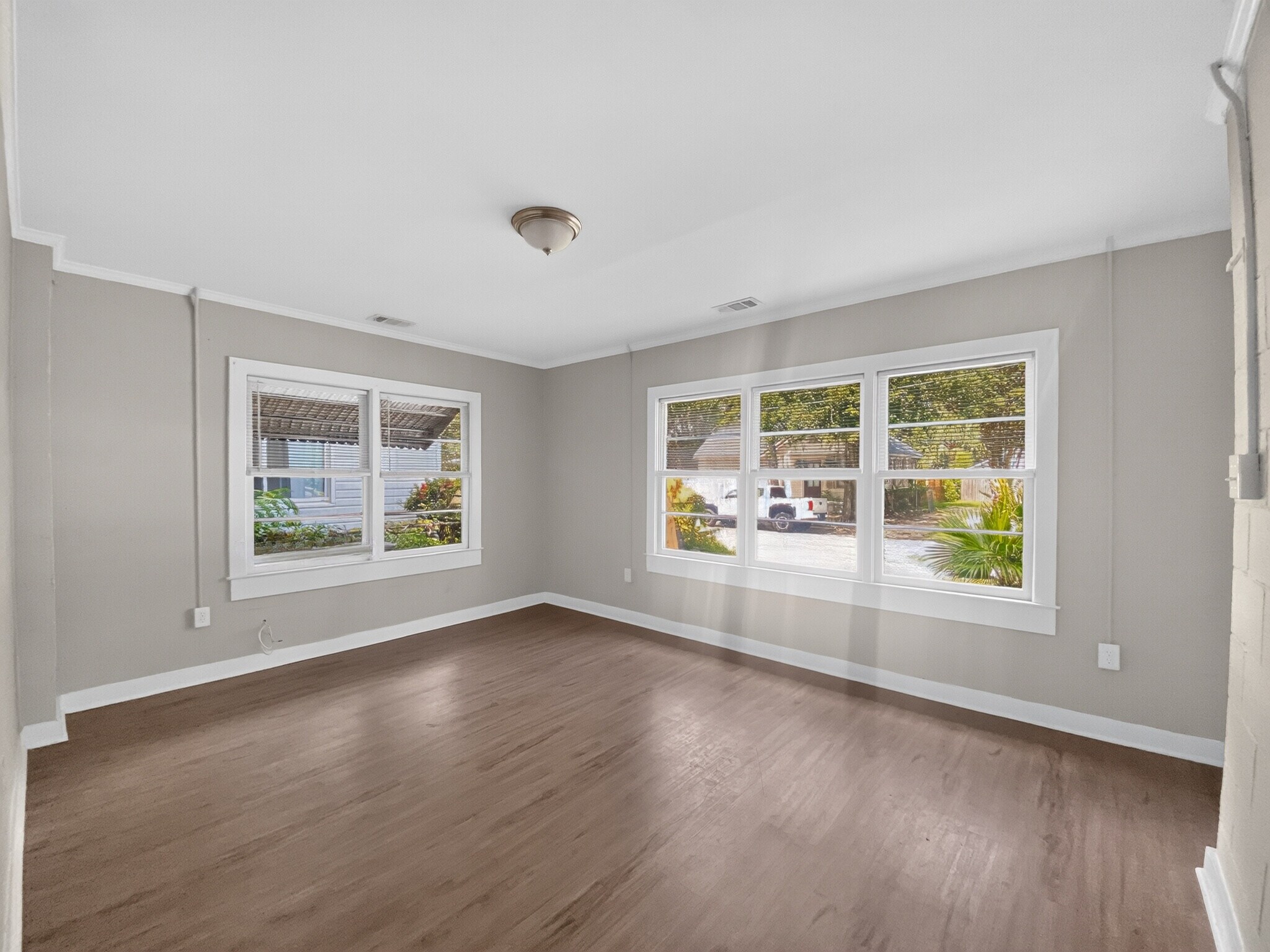 Building Photo - 1123 E 70th St