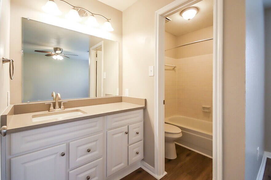 Building Photo - 8514 Southmeadow Dr