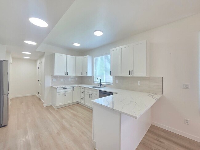 Building Photo - $2,500 - 4 Bed / 2.5 Stunning Home in Five Mile Prairie Neighborhood