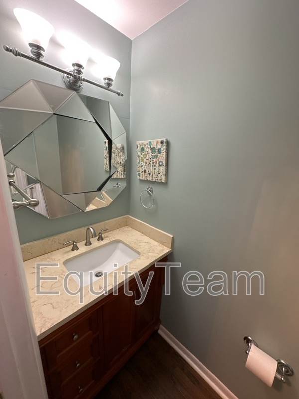 Building Photo - 9328 Hunters Creek Dr