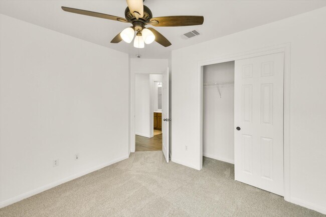 Building Photo - 808 Meadow Bluff Ct