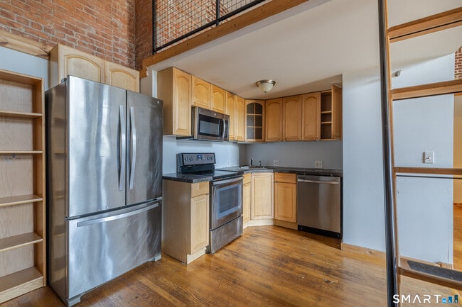 Building Photo - 325 Myrtle Ave