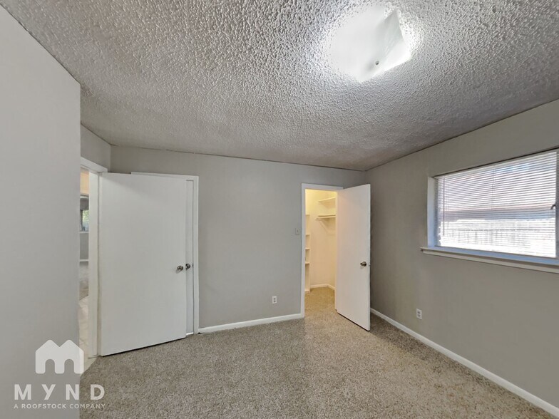 Building Photo - 312 Towne House Ln