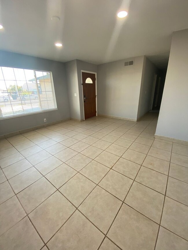 Building Photo - 189 Larsen Cir