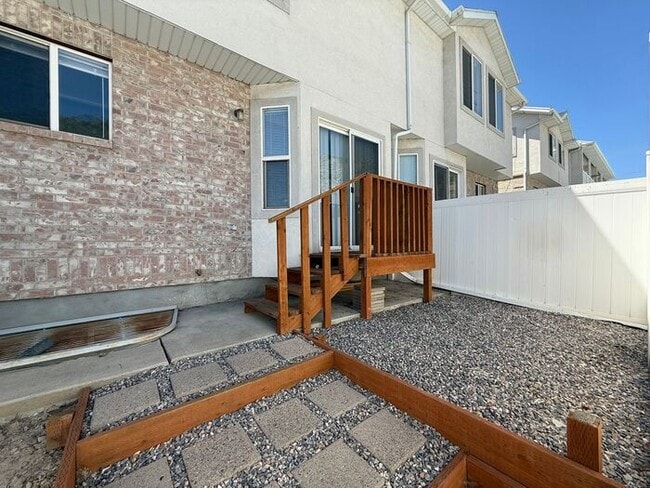 Building Photo - Peaceful Provo Townhome