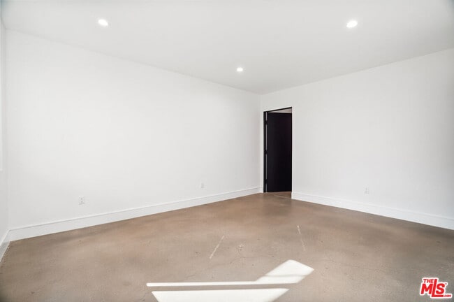 Building Photo - 6236 Sale Ave