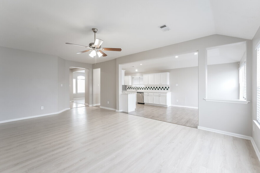 Building Photo - 18006 Oakmoss Hill Ct