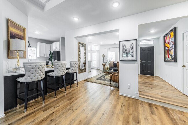 Building Photo - 1302 Mustang Trail