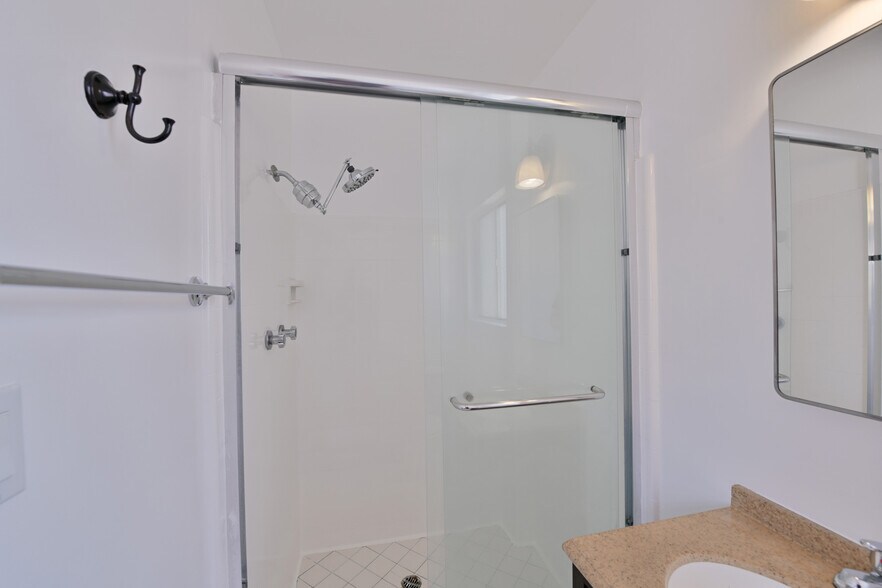 Building Photo - 1436 S Bedford St