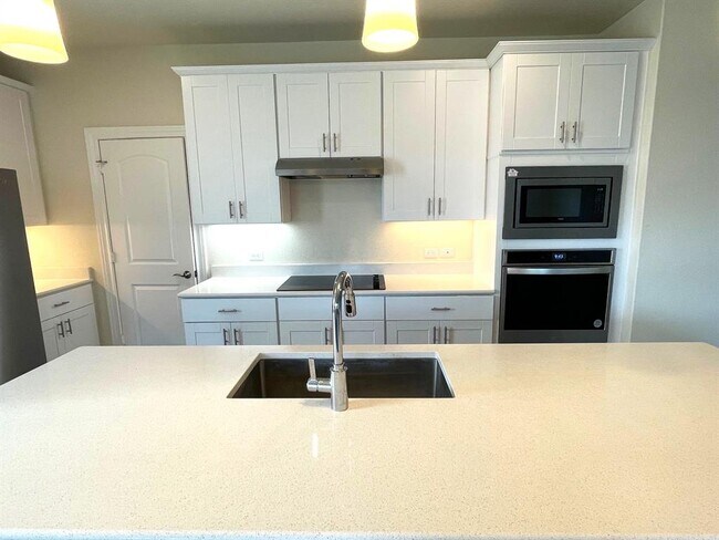 Building Photo - 612 Red Knot Ave