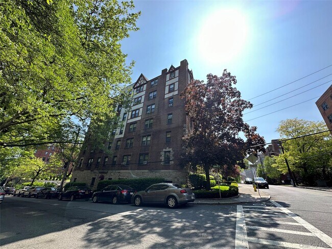 Building Photo - 312 Main St