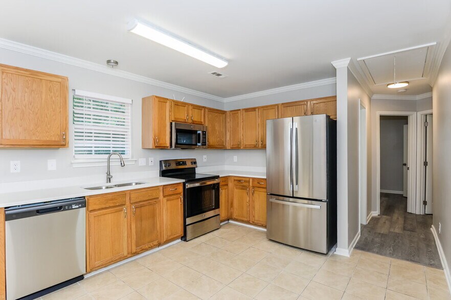Building Photo - 7243 Kavan Hunter Dr