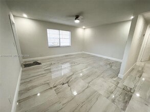 Building Photo - 8011 NW 44th Ct