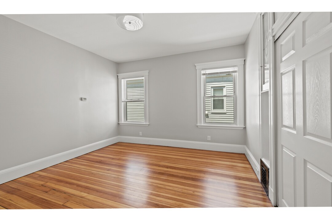Building Photo - 19 Taft St