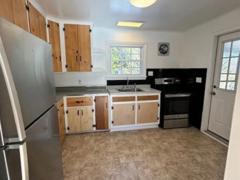 Building Photo - 5 Pine St