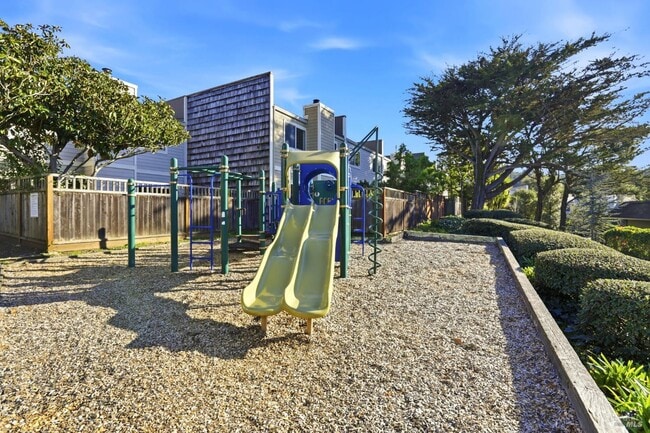 Building Photo - 122 Mariner Green Ct