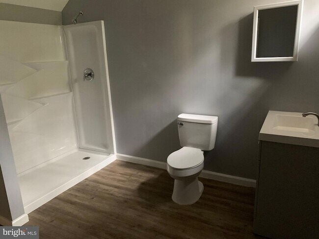 Building Photo - 7 Glade Dr