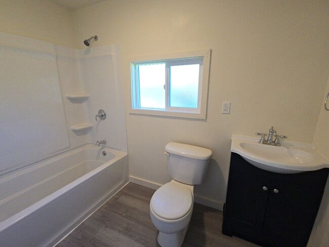 Building Photo - Studio cottage near Cal Poly Humboldt offers remodeled interior