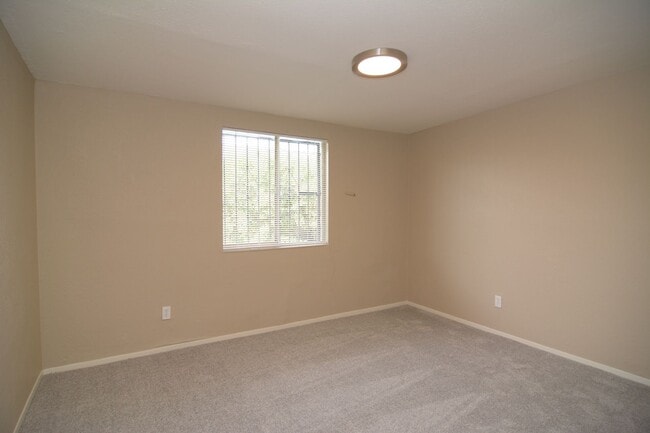 Building Photo - Completely Remodeled 2 Bedroom 1 Bath Dupl...