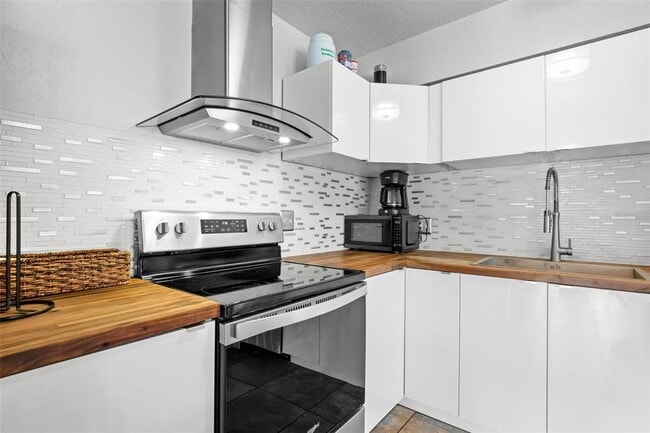 Building Photo - 10437 Cirimoya Ln