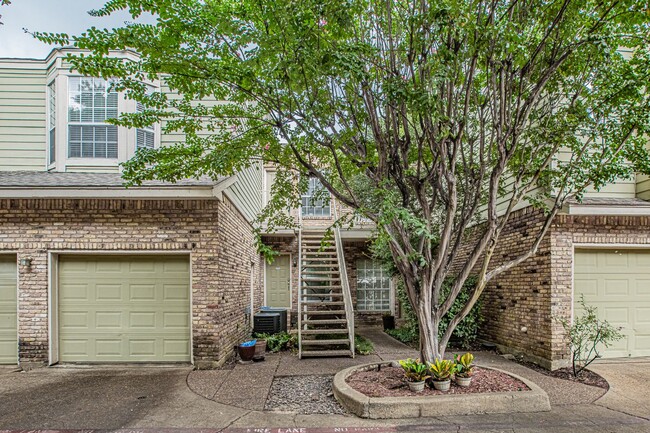 Building Photo - Oaks of Lakewood Condominiums 2nd Floor, 2...