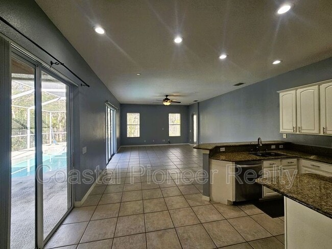 Building Photo - 10441 Greendale Dr