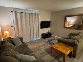 Building Photo - 108 Cougar Blvd