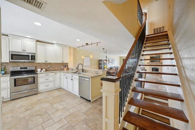 Building Photo - 637 Pinellas Bayway